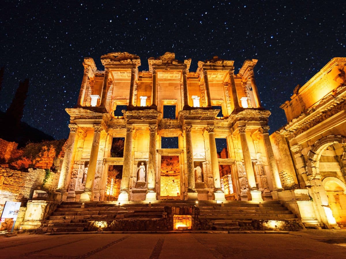 AY IŞIĞINDA EFES VE IONYA'NIN FELSEFE MERKEZLERİ