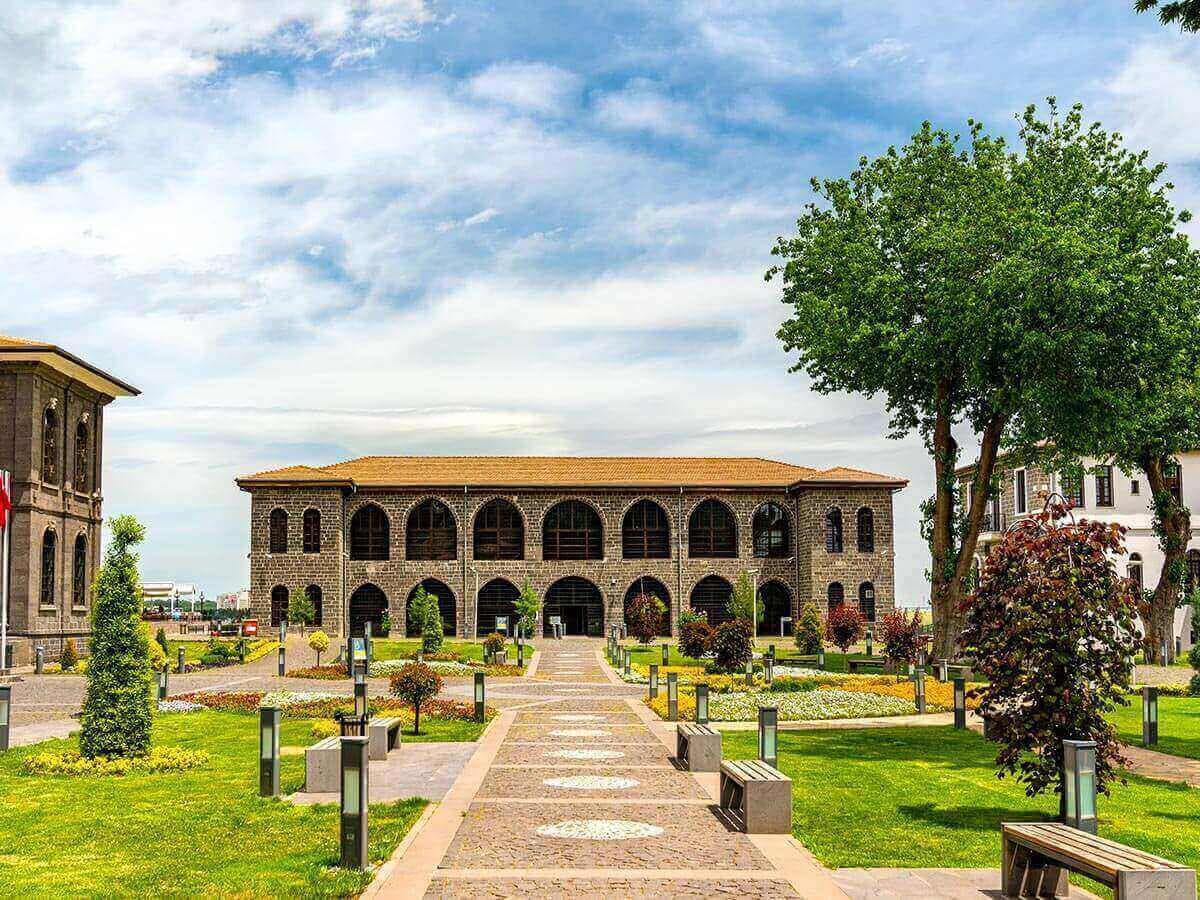 DİYARBAKIR VE ZERZEVAN KALESİ, görsel 1